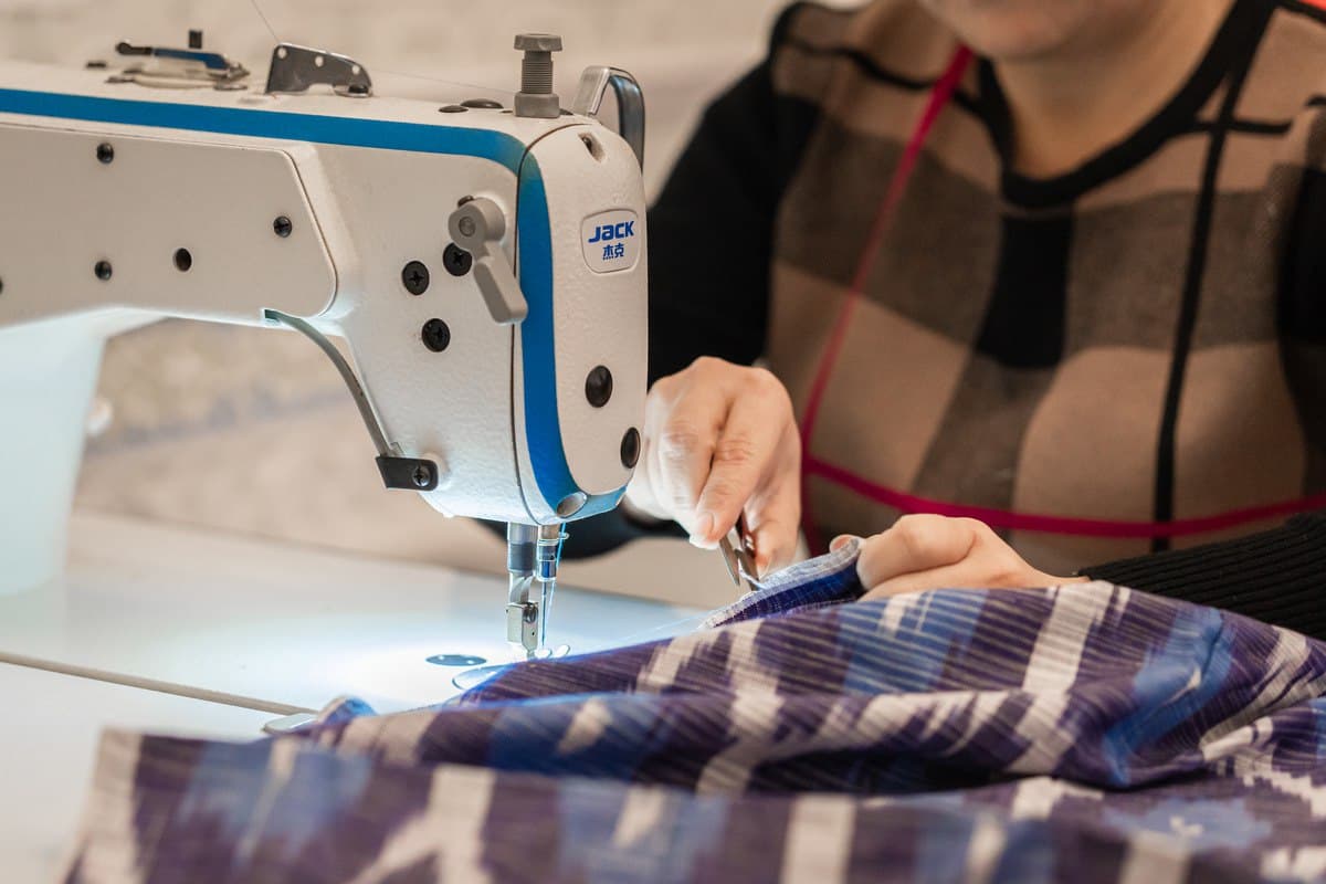 Uzbekistan cuts social tax for textile companies to 1%