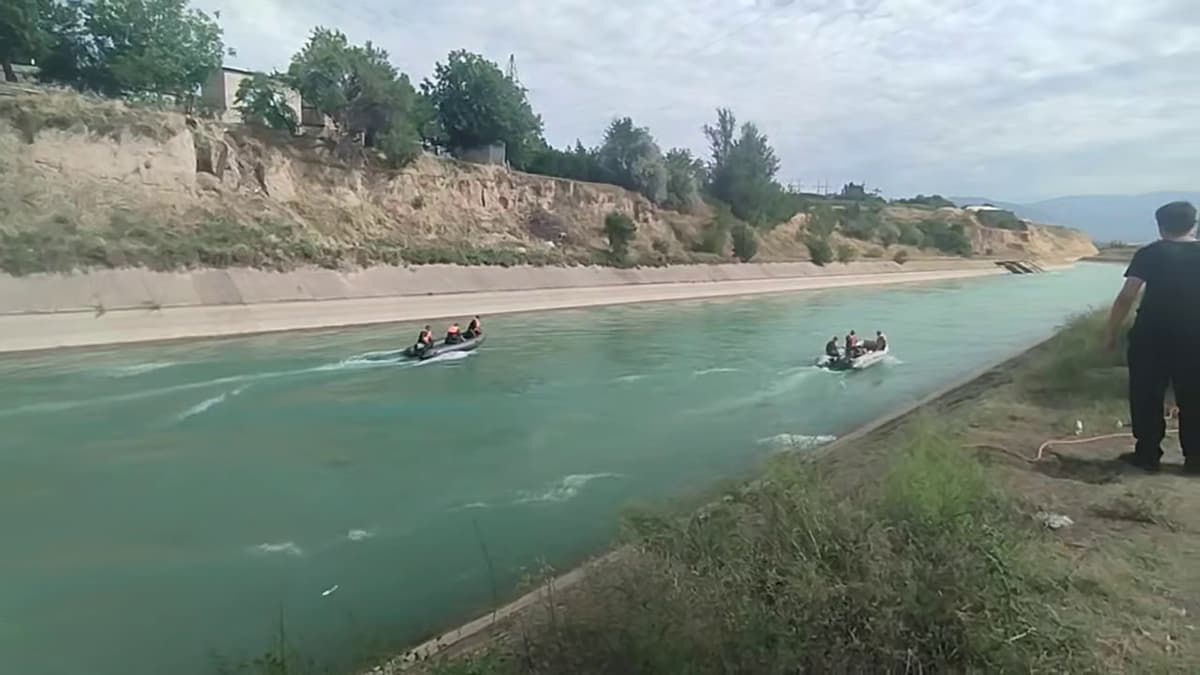 Bo‘stonliqda kanalga tushib ketgan ikki boladan birining jasadi topildi