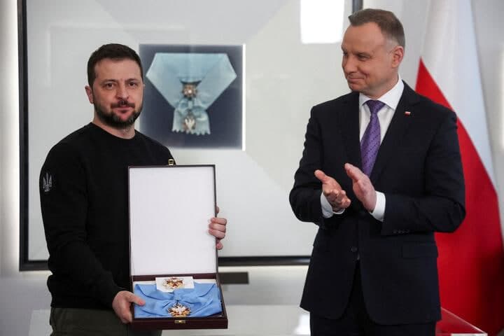 Зеленский Полшанинг энг олий орденидан маҳрум этилди