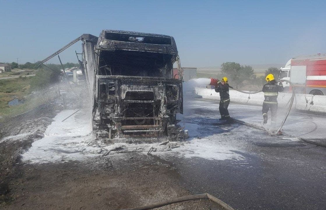 В Джизаке сгорел грузовой автомобиль