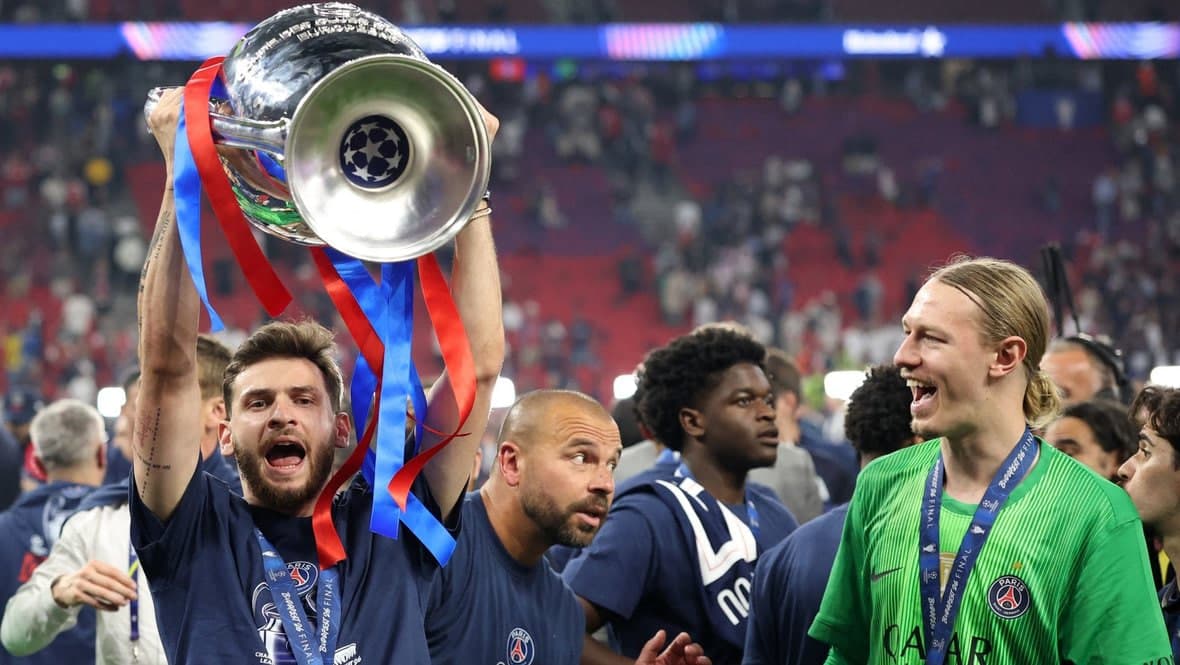 Xvicha Kvaratsxeliya Chempionlar ligasi joriy mavsumining eng yaxshi futbolchisi deb topildi