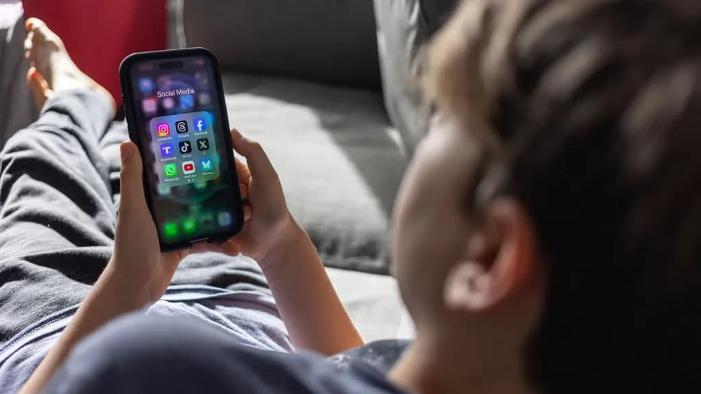 TikTok va YouTube Indoneziyada 16 yoshgacha bo‘lgan foydalanuvchilarning akkauntini o‘chirdi