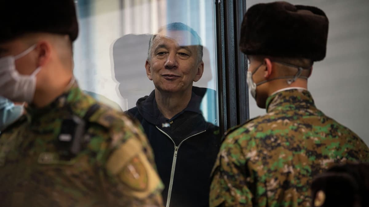 Japarov Atamboyev ma’muriyatining sobiq rahbarini afv etdi