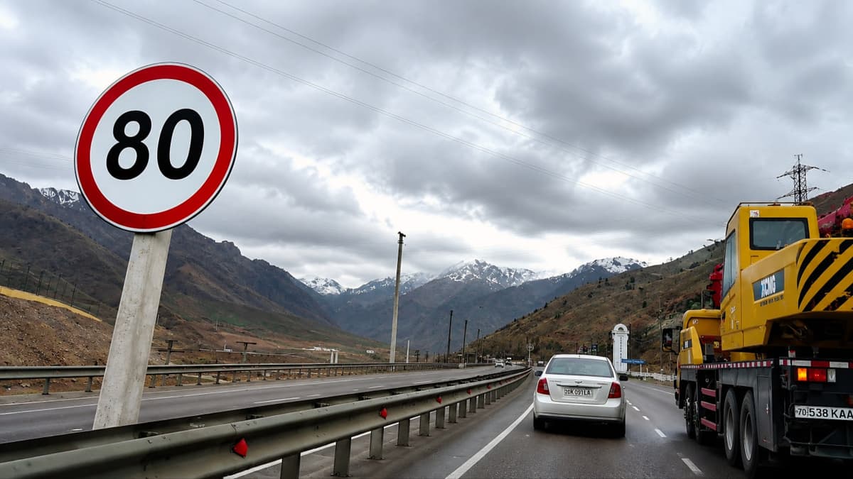 Speed limit for passenger cars reduced on Kamchik Pass