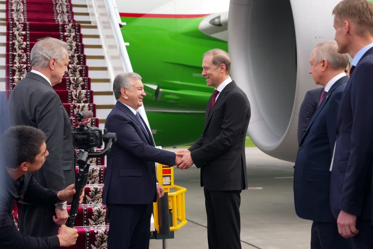 President Mirziyoyev arrives in St. Petersburg for high-level talks and nuclear project launch