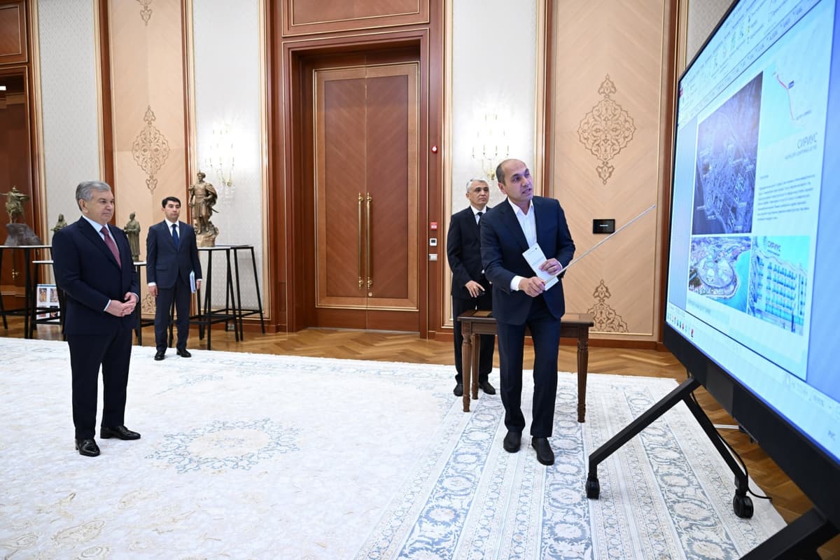 Shavkat Mirziyoyev turli sohalardagi bunyodkorlik loyihalari taqdimoti bilan tanishdi