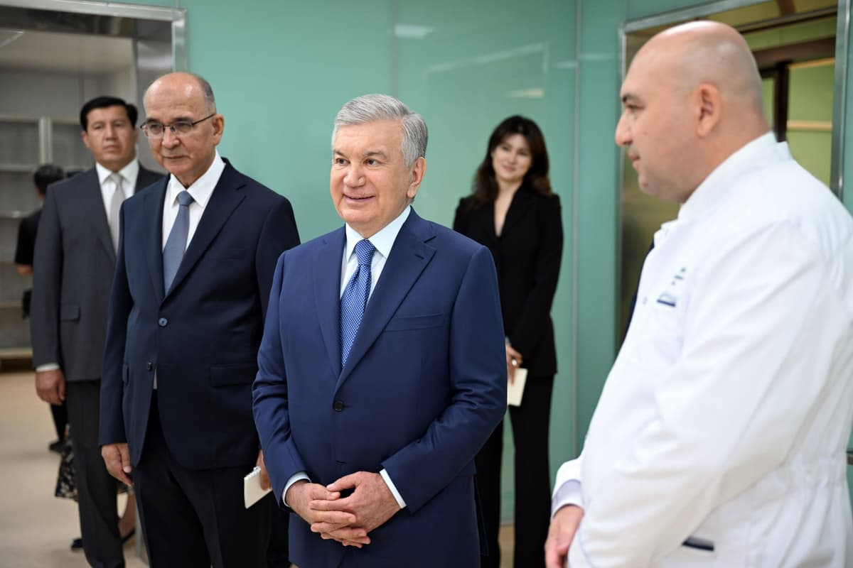 Президент осмотрел современный медицинский центр в Сергели