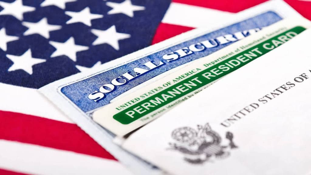 AQSh mamlakat ichidagi chet elliklardan Green Card arizalari qabul qilishni cheklaydi