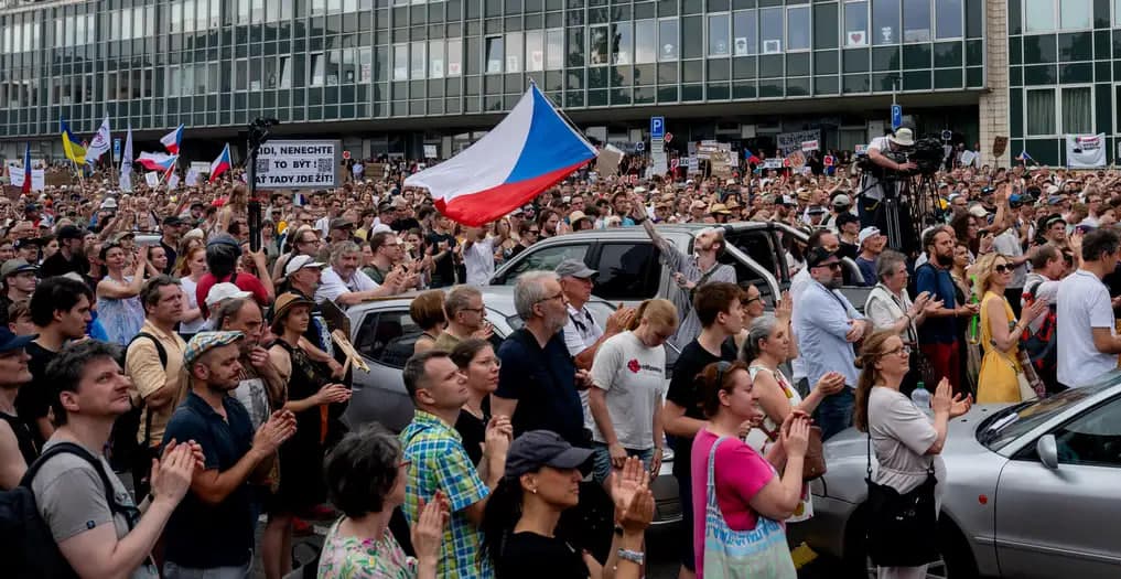 Чехия журналистлари иш ташлаш билан таҳдид қилмоқда