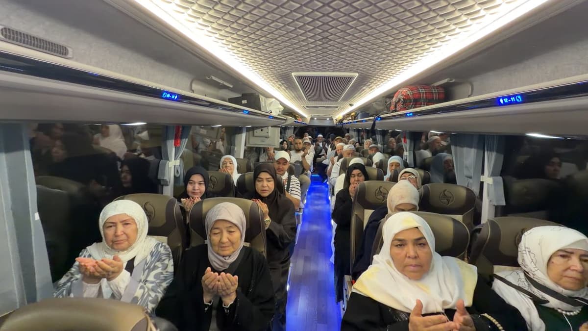 First Uzbek Hajj pilgrims return to Tashkent