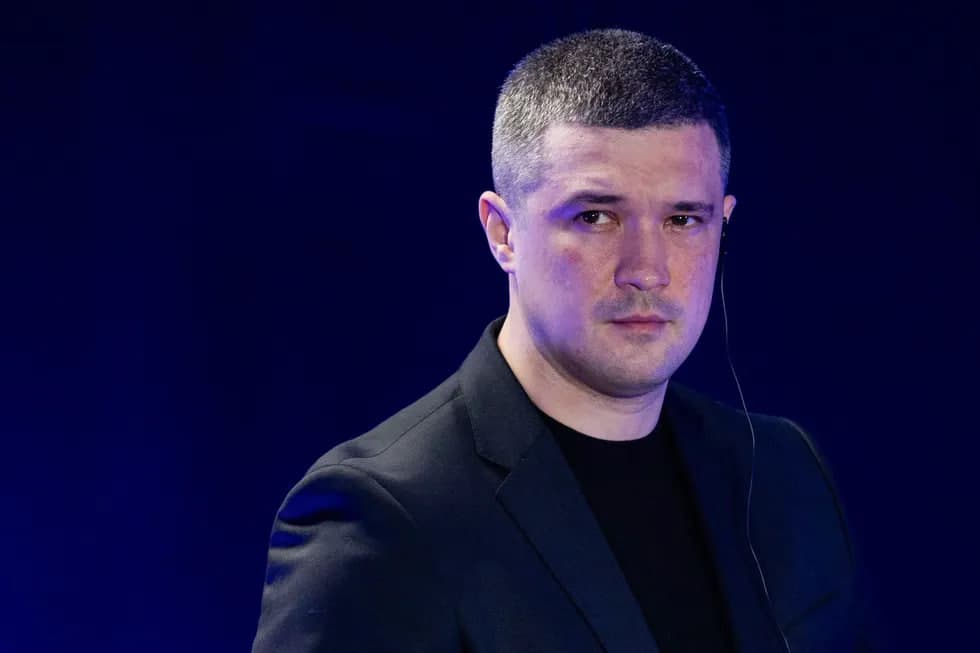 Zelenskiy yana mudofaa vazirini almashtirmoqda. Bu namoyishlarga sabab bo‘ldi