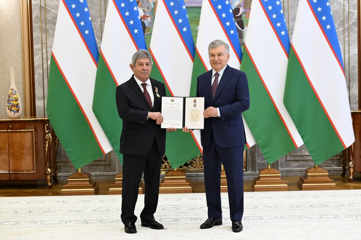 Президент Узбекистана наградил посла Азербайджана орденом «Мехнат шухрати»
