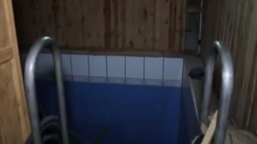 В Зарафшане в квартире многоэтажки обнаружили самовольно построенный бассейн