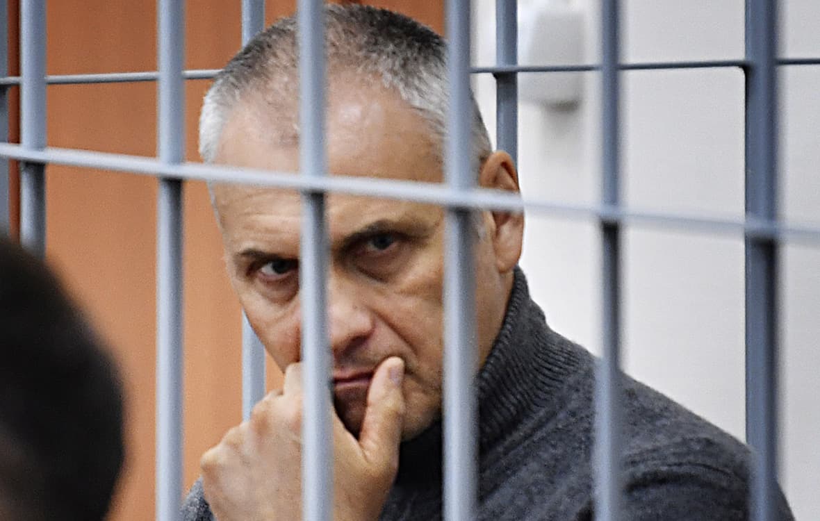 Сахалин собиқ губернатори порахўрлик учун 13 йилга қамалди