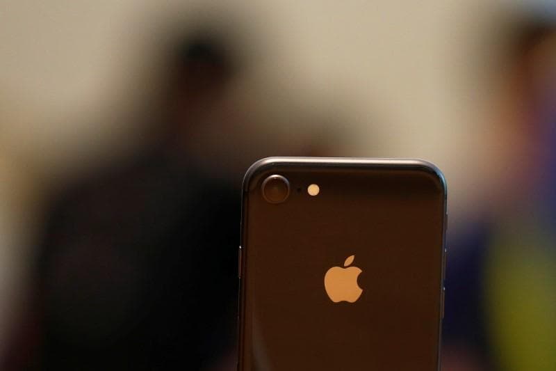 Apple iPhone faoliyati sekinlashuvini o‘chirishga imkon beradi