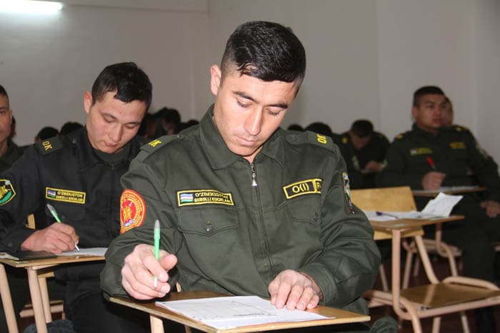 Muddatli harbiy xizmatchilarning bilimlari sinaldi