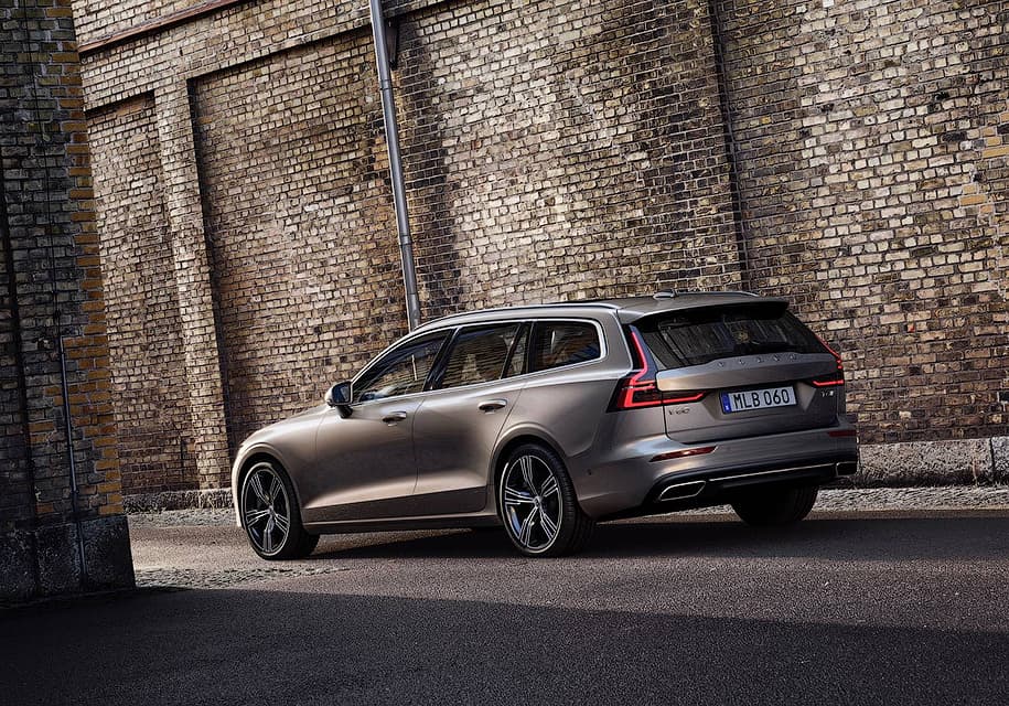 Yangi avloddagi Volvo V60 modeli 390 ot kuchiga ega gibrid ko‘rinishini oldi