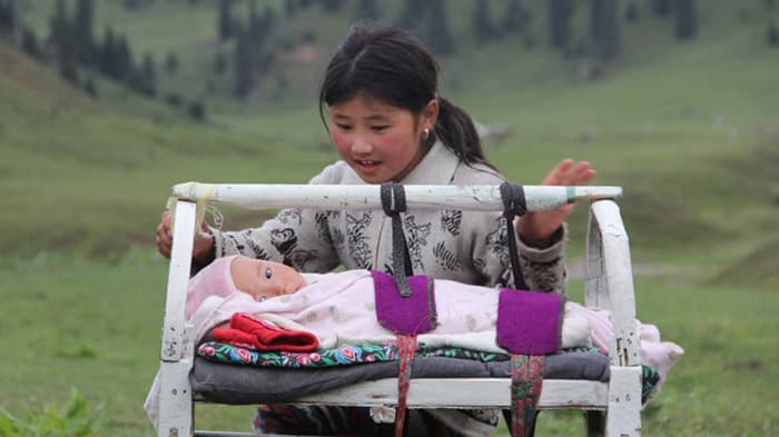 Qirg‘izistonda farzand ko‘rganlik uchun suyunchi puli tayinlandi