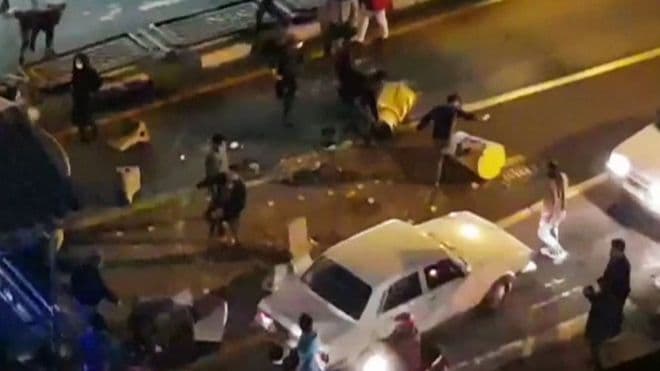 Эрондаги намойишлар вақтида яна 10 киши ҳалок бўлди