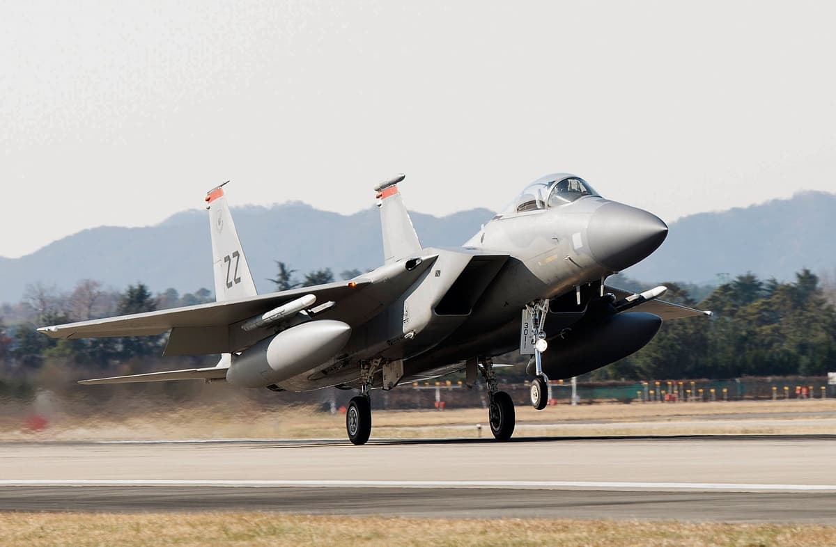 ОАВ: Lockheed Martin F-15 қирувчи самолётларига лазер қуролларини ўрнатади