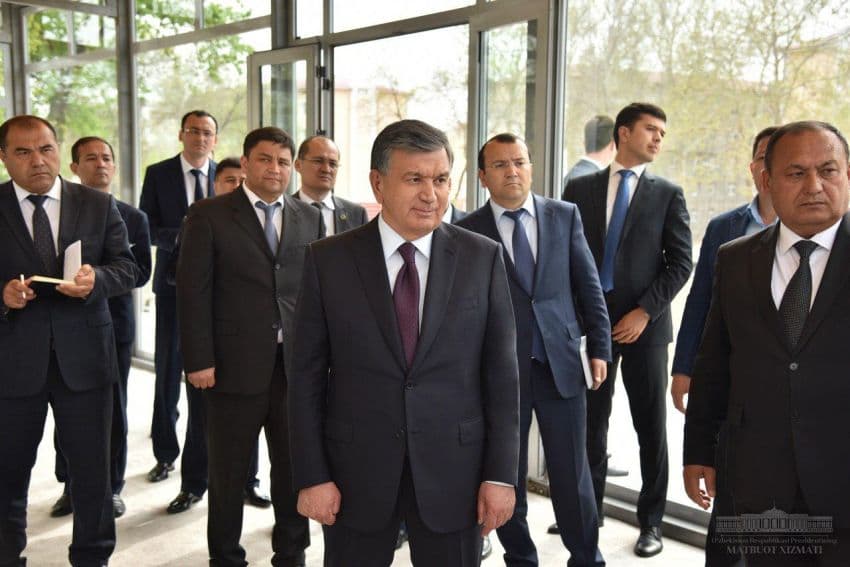 Shavkat Mirziyoyev Yashnobod tumanidagi MFYda qurilgan yangi uylarni borib ko‘rdi