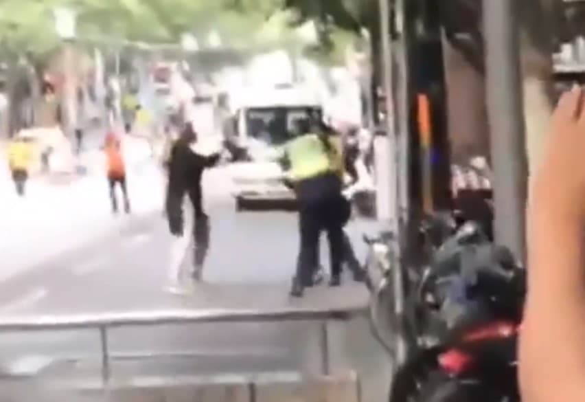 Terrorchiga qarshilik ko‘rsatgan boshpanasiz erkakka 130 ming dollar yig‘ib berildi