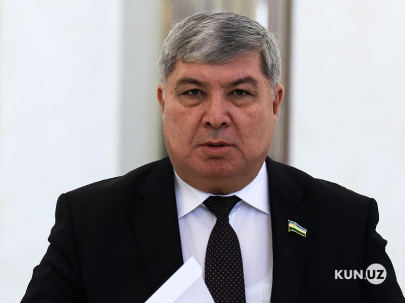 Ибрагимов рекомендовал вешать лампочки перед входом в дом. Так он рассчитывает снизить преступность