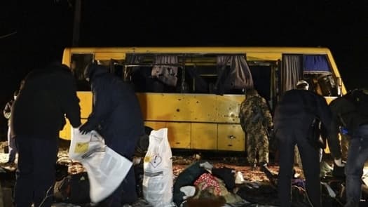 Aqto‘beda Qirg‘iziston raqamidagi avtobus o‘qqa tutildi