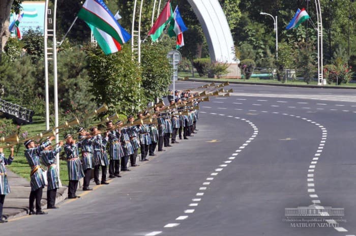 Fotoreportaj: Emomali Rahmon Toshkentda qanday kutib olindi?