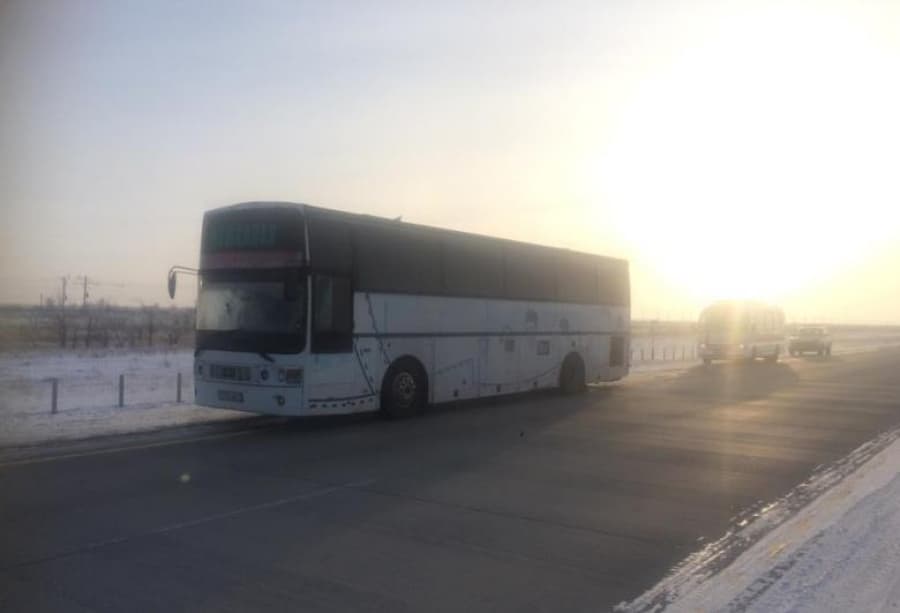 Qozog‘istonda o‘zbekistonliklar ketayotgan avtobus buzilib qoldi, 55 nafar yo‘lovchi evakuatsiya qilindi