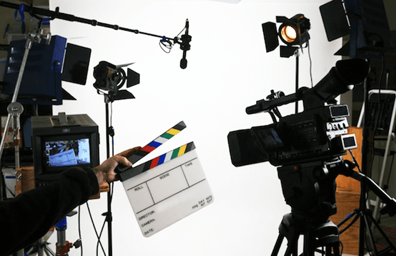 Filmning ommaviy namoyishini amalga oshirishga ruxsatnoma berish tartibi qanday?
