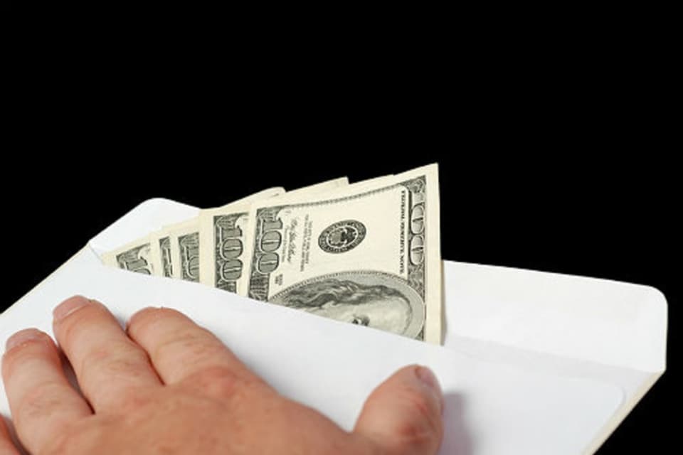 Tibbiyot kollejiga o‘qishga kiritib qo‘yishni va'da qilib, 1500 dollar olgan shaxs ushlandi