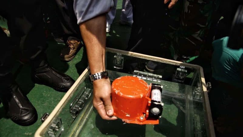 Indoneziyada halokatga uchragan samolyotning qora qutisi topildi