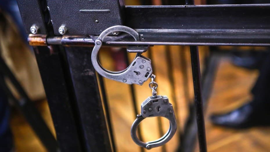 Москвада теракт уюштиришга тайёрланишда айбланган икки тожикистонлик 15 йилга қамалди