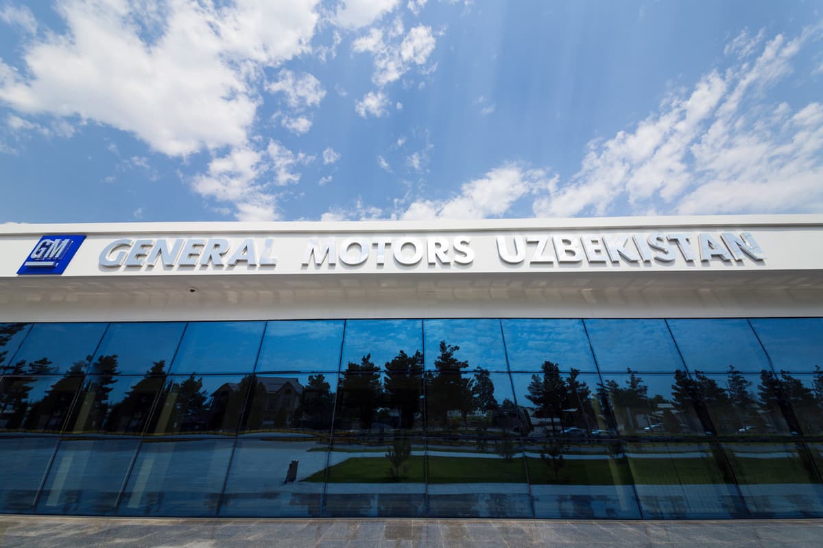 Nega GM Uzbekistan avtosalon bilan kelishuvni bekor qildi?