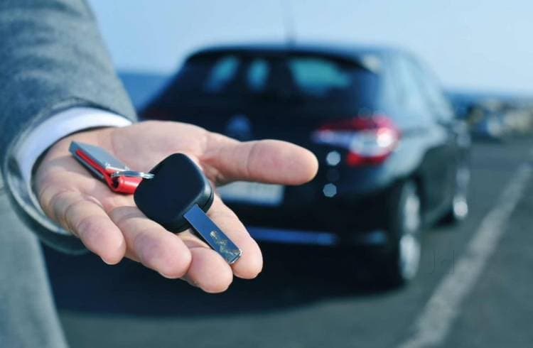 Avtomototransport vositalari ijarasi xizmati kimlarga beriladi?