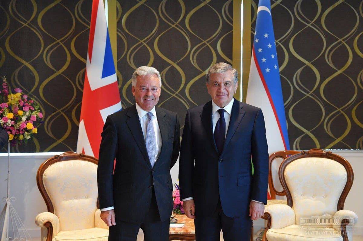 Shavkat Mirziyoyev Londonda Buyuk Britaniya hukumati a'zosi bilan uchrashdi