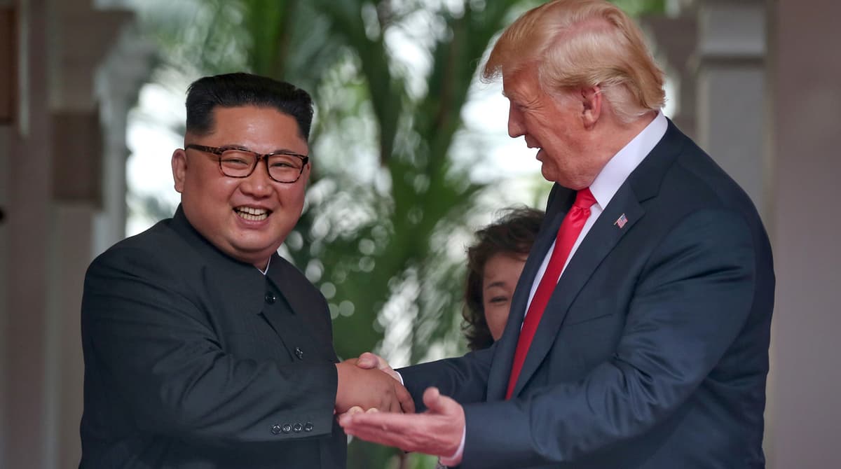 Tramp Kim Chen Inni maqtadi