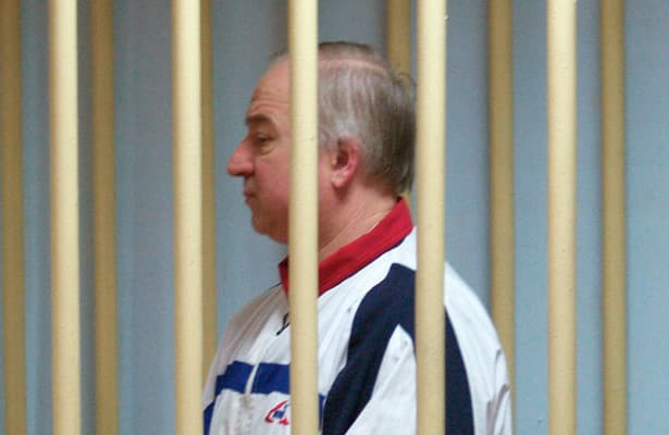 Скрипалнинг онаси ўғлини бедарак йўқолган деб тан олишни талаб қилди