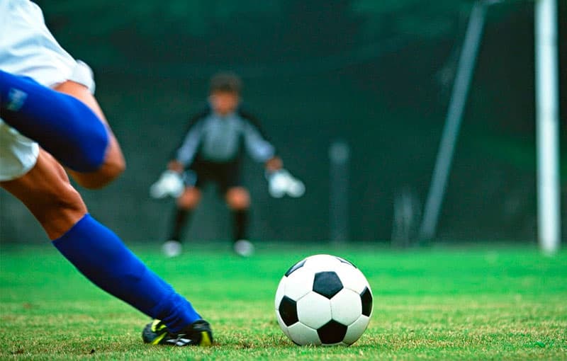 13 yoshli futbolchi raqib bilan to‘qnashuvdan so‘ng vafot etdi