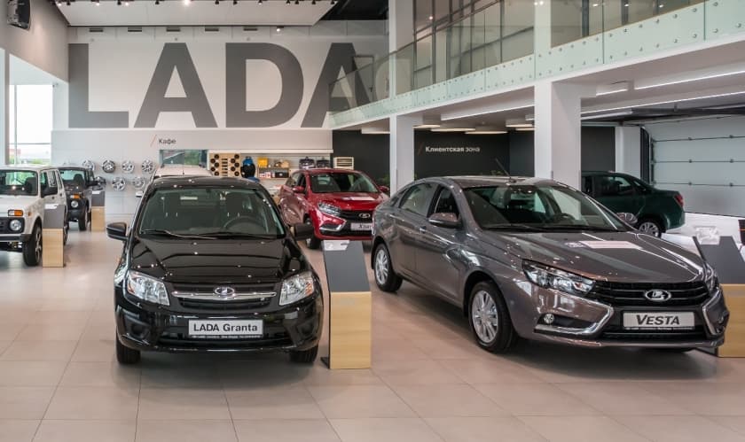 Lada Vesta ва Lada Granta Россияда октябрь ойида энг кўп сотилган машиналар бўлди