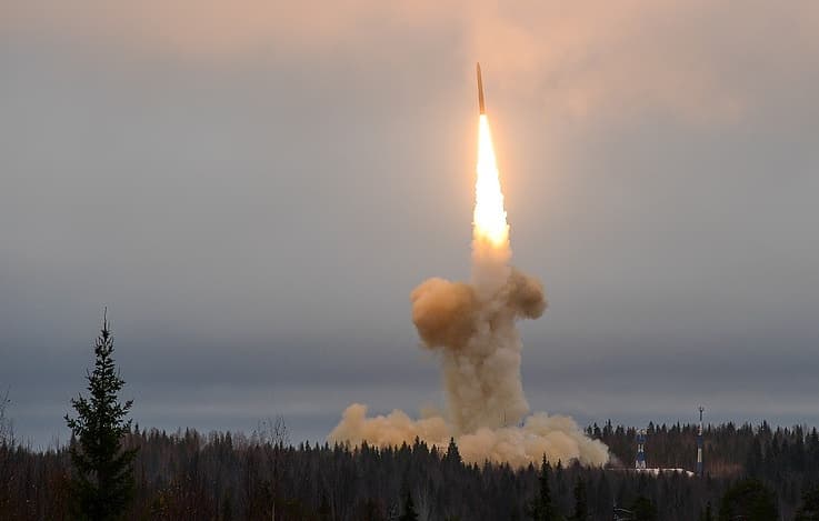 Yadroviy qurolga ega davlatlar yadroviy qurol tizimlarini modernizatsiya qilishni davom ettirmoqda – SIPRI