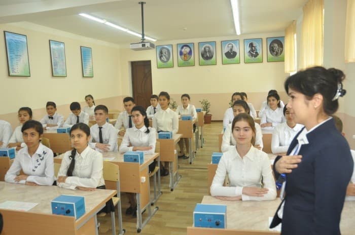 В Узбекистане ученикам школ предлагают выдавать медали за хорошую учебу