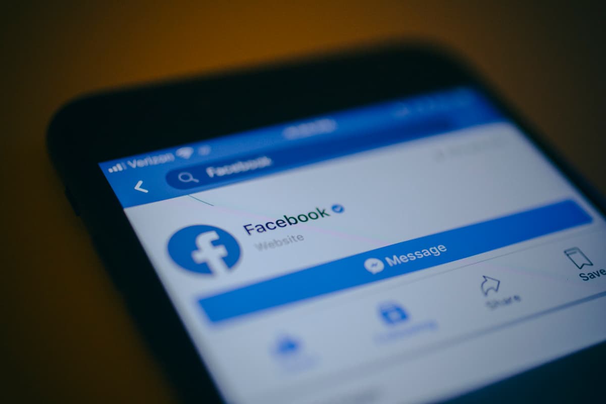 Oq uy Google va Facebook’ni tekshirishga qaror qildi