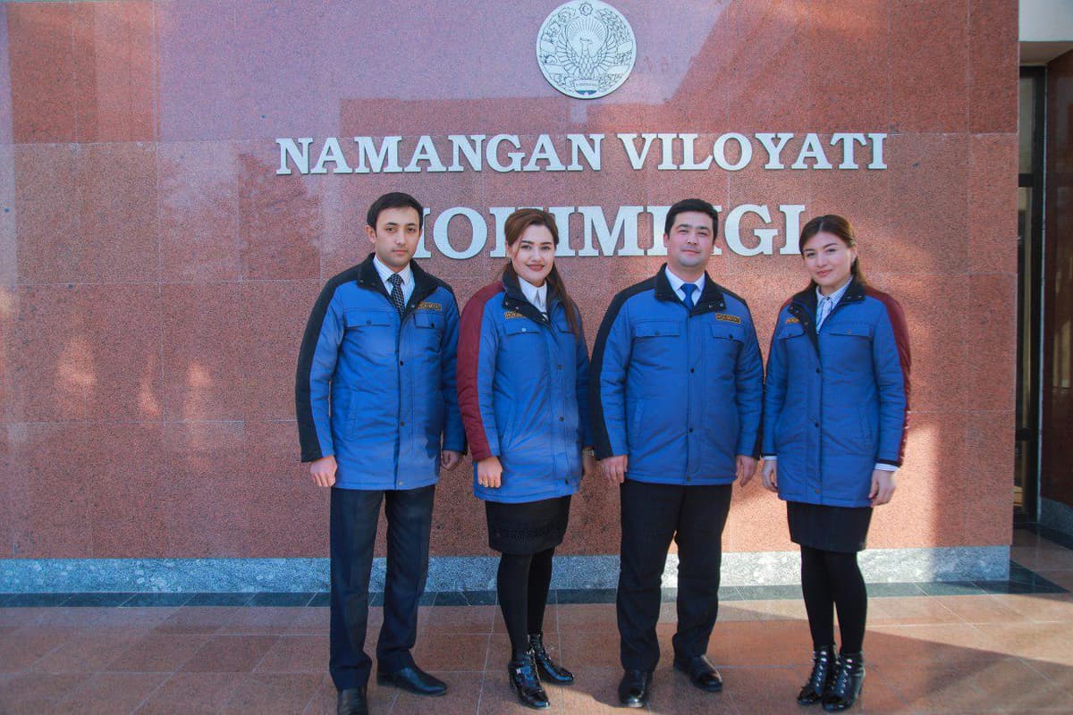 Namanganda yangi tajriba: viloyat hokimligi xodimlari fuqarolar tanib olishlari uchun maxsus kiyimlarda yurishadi