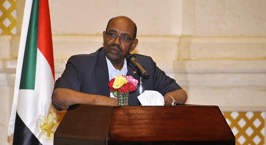 Sudanda bir yilga favqulodda vaziyat tartibi kiritildi