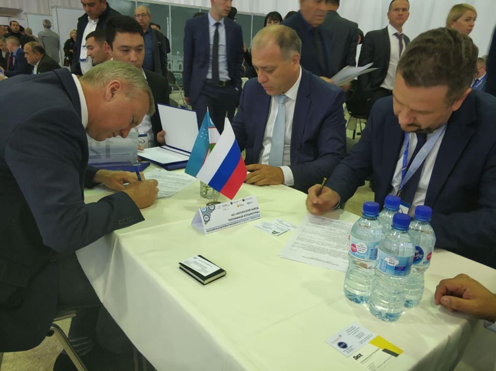 "O‘zagrotexsanoatxolding" va "DST-Ural" zavodi o‘rtasida memorandum imzolandi