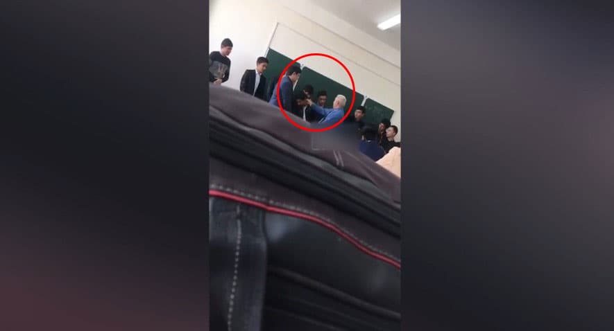 Видео: в Бухаре преподаватель избил студентов из-за галстуков