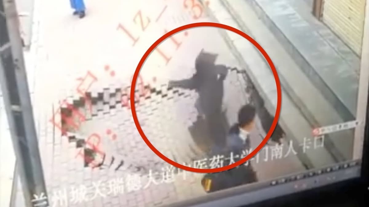 Xitoyda ayol trotuar ostiga tushib ketdi (video)