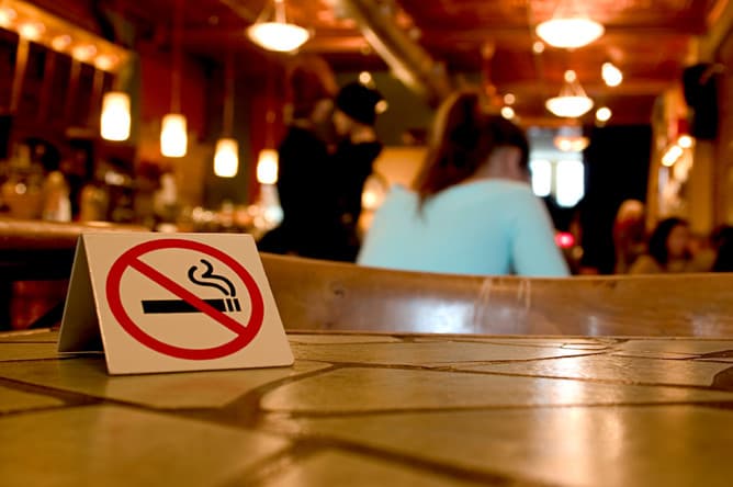 Gruziyada jamoat joylarida chekish taqiqlab qo‘yildi